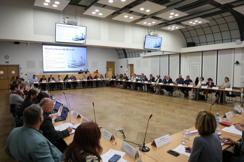 Jednání u stolu — Řídící výbor projektu implementace na MMR